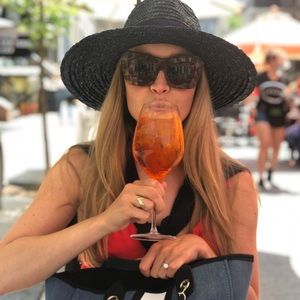 Meet your Posher, Monique